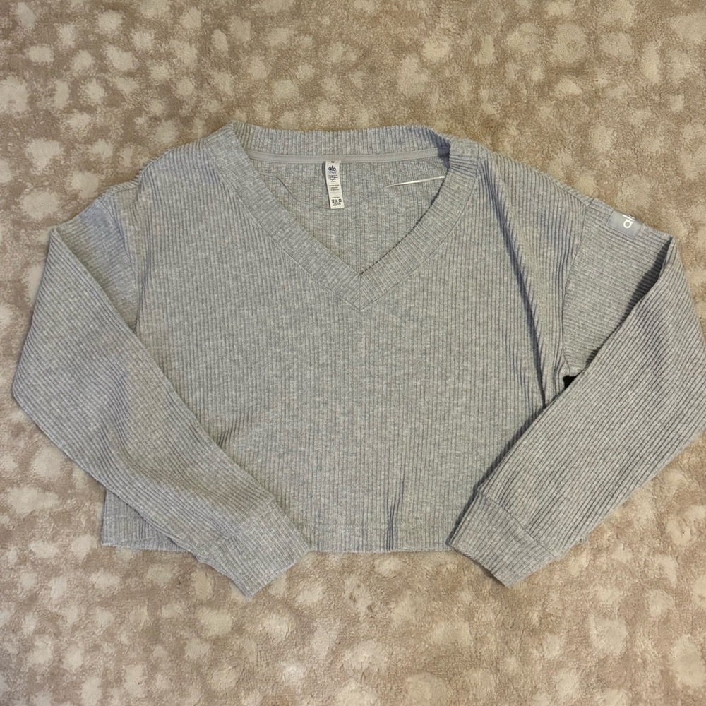 Alo muse ribbed cropped V neck pullover